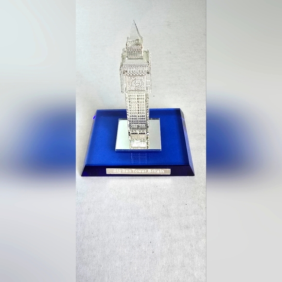 Crystal & Silver Paperweight Big Ben Tower Britain with Blue Glass Base C46For - Picture 1 of 12